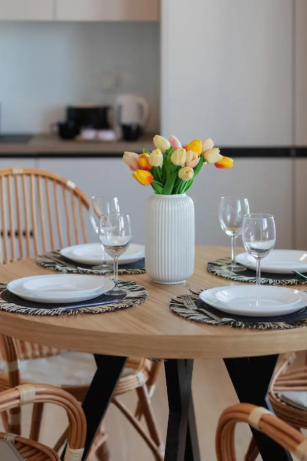 Optykow Spacious & Cosy Apartment With Parking By Noclegi Renters Warszawa