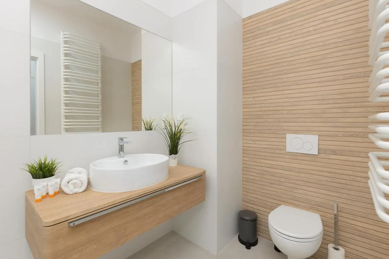 Optykow Spacious & Cosy Apartment With Parking By Noclegi Renters Warszawa Polen